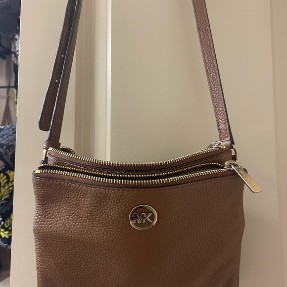 Michael Kors crossbody purse - Picture 2 of 3